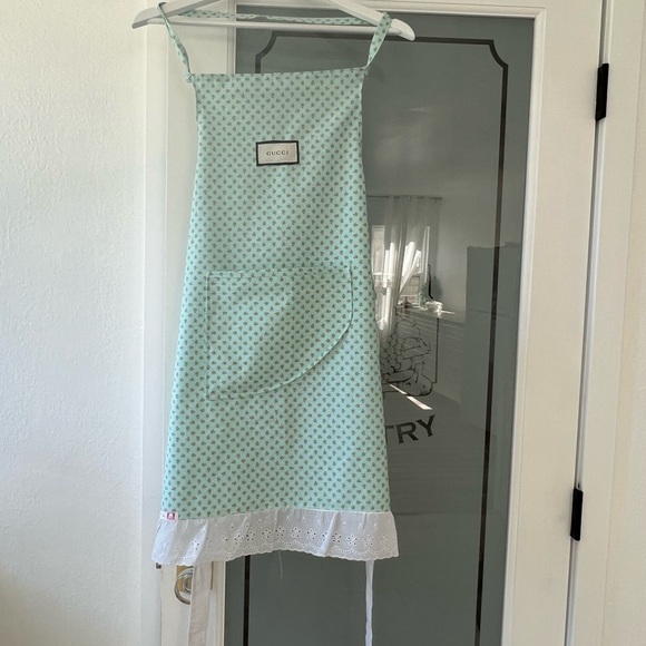 Apron - Picture 3 of 3